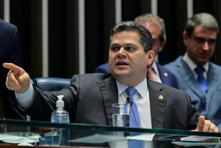 MPs dos combust&iacute;veis e da prote&ccedil;&atilde;o ao 'tarifa&ccedil;o' dos EUA s&atilde;o prorrogadas